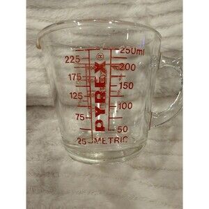 Pyrex Measuring Cup 508  1 Cup Red Lettering Closed D Handle USA Vintage